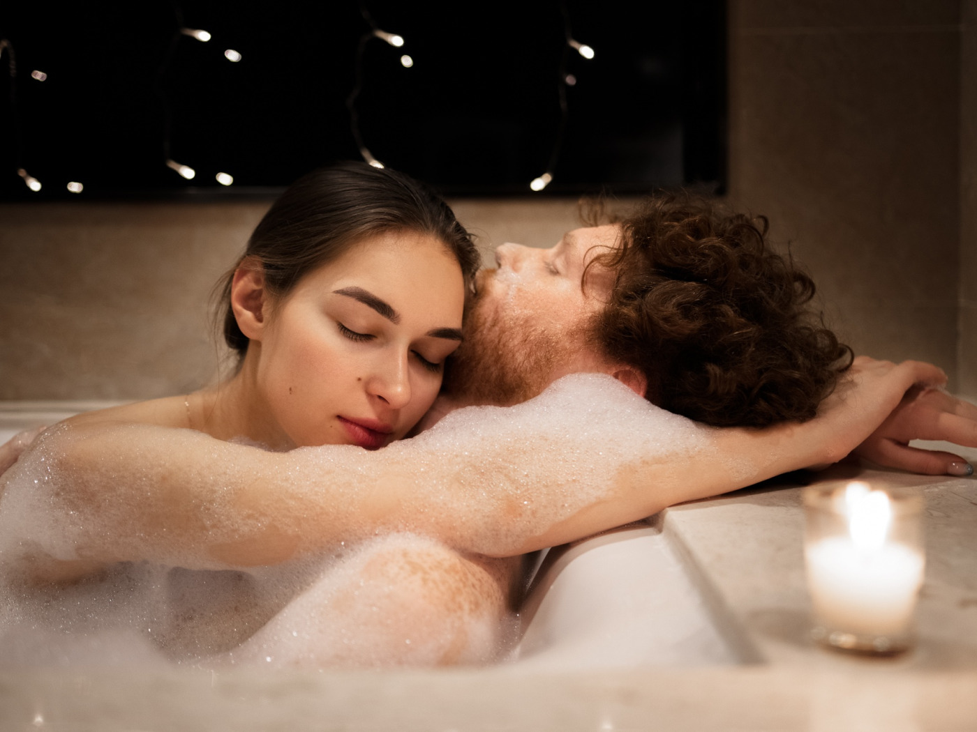 Секс в ванной со зрелыми 