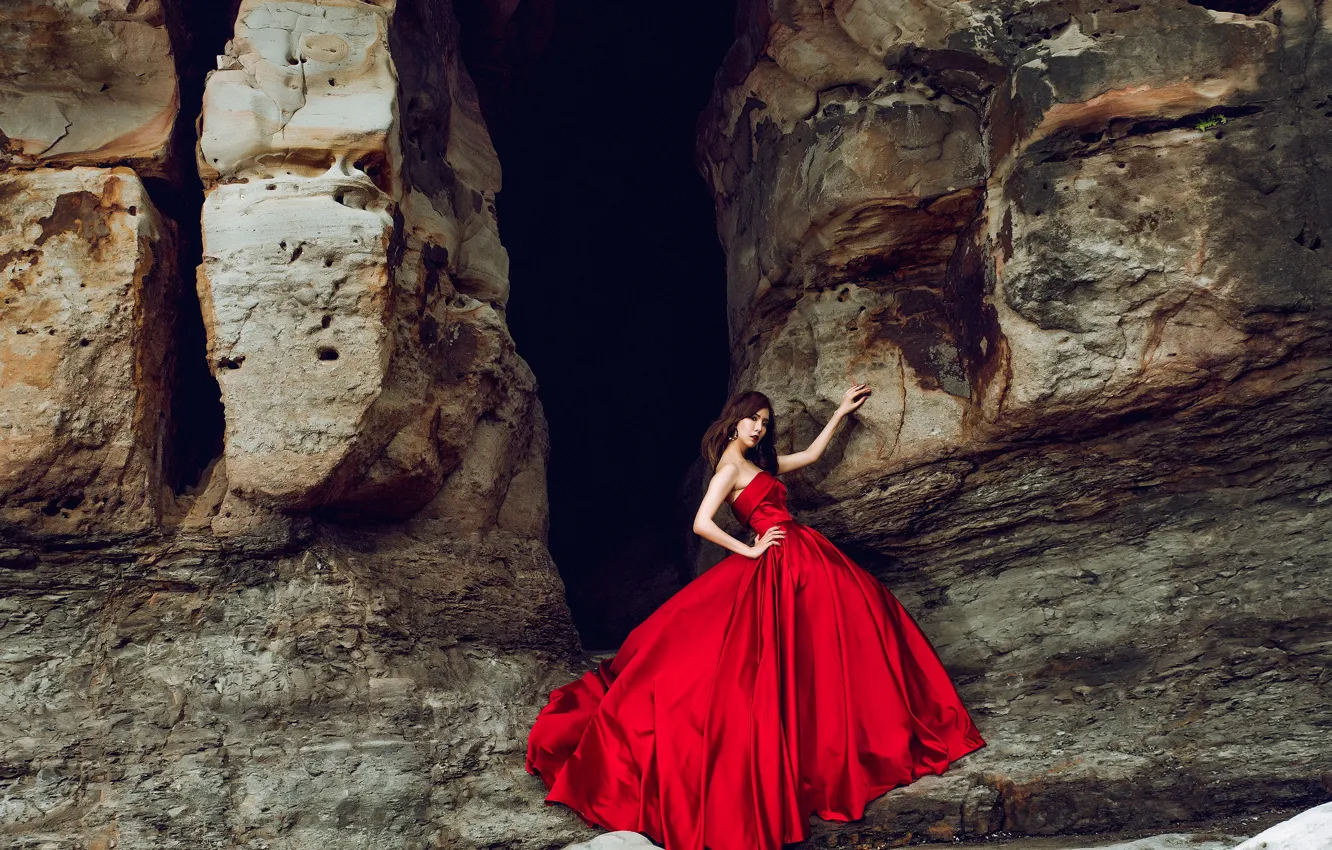 Майя Ночь Красное Платье