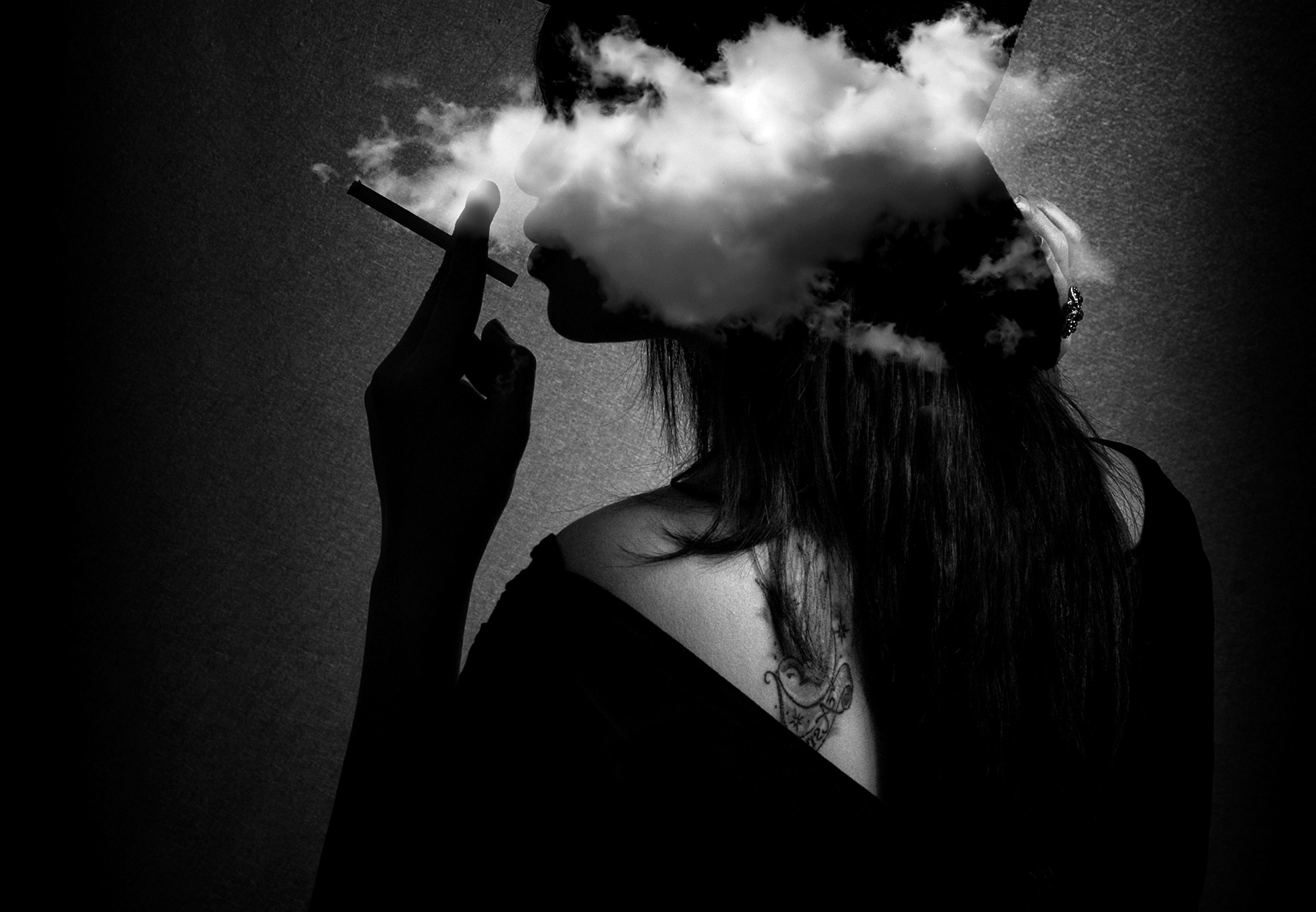Скачать обои девушка, дым, сигарета, girl, smoke, cigarette, Hari Sulistawa...