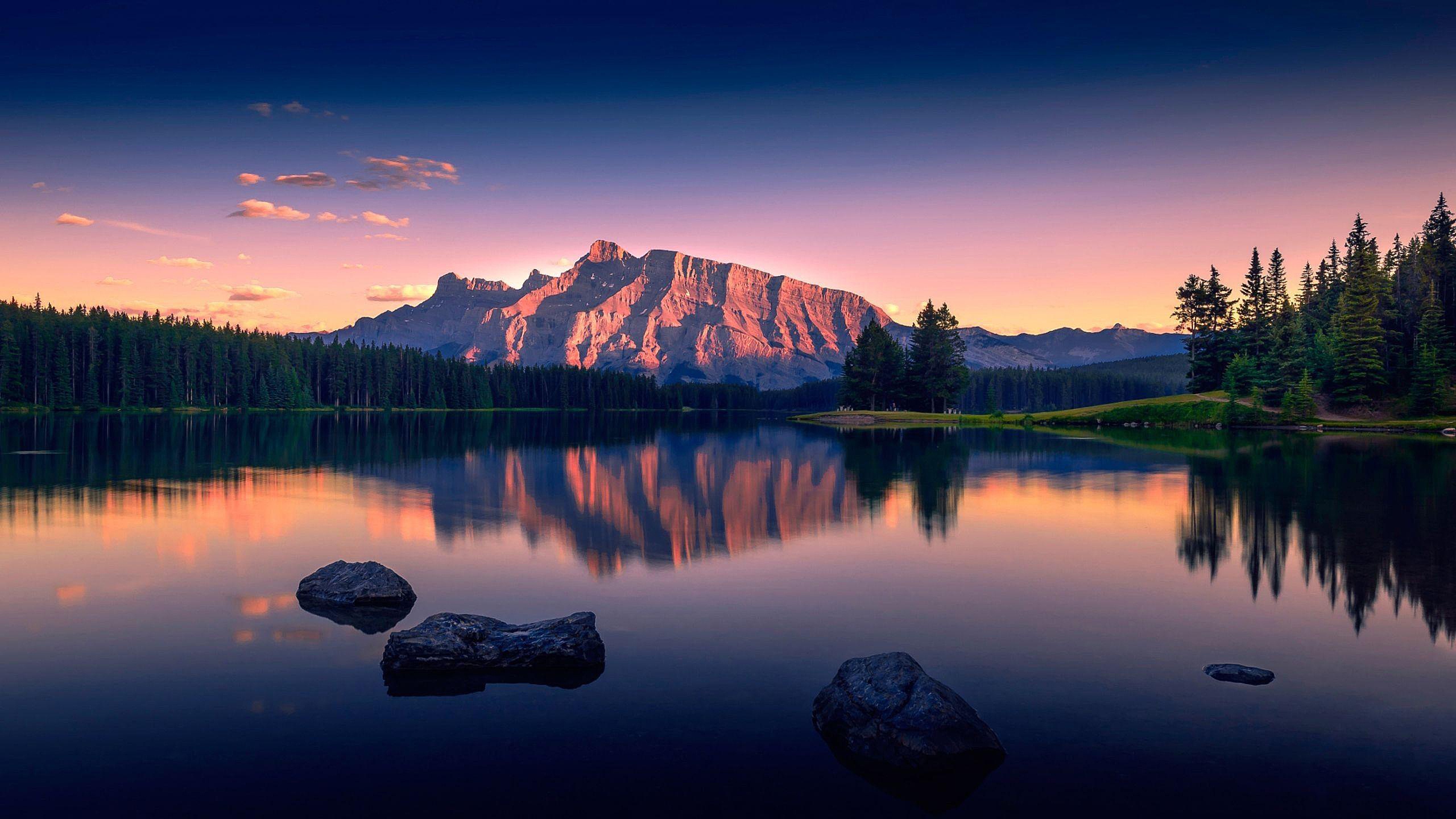 Скачать обои Горы, Озеро, Камни, раздел природа в разрешении 2560x1440.
