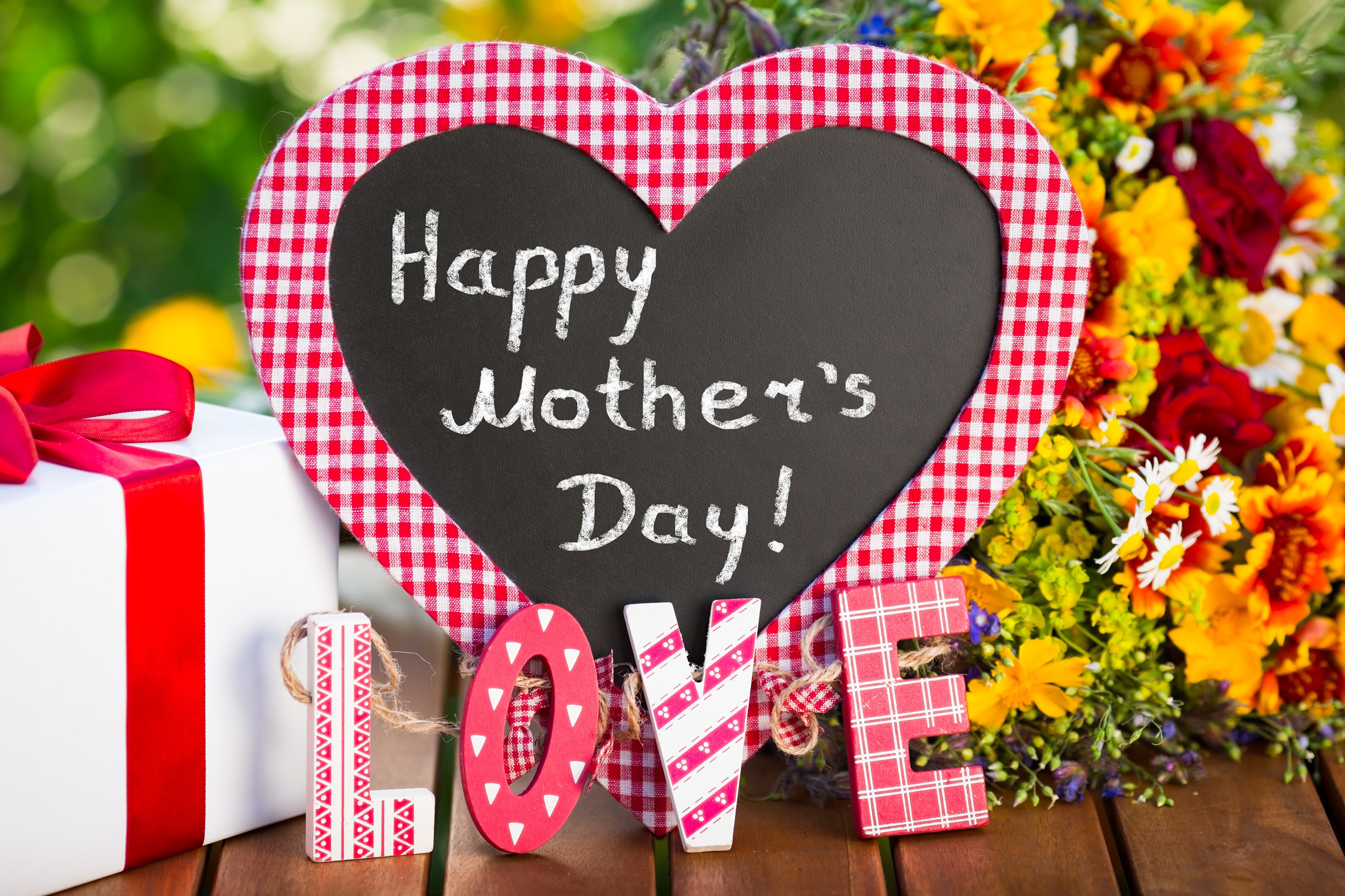 Скачать обои любовь, цветы, подарок, сердце, Love, День матери, Mother&apos...
