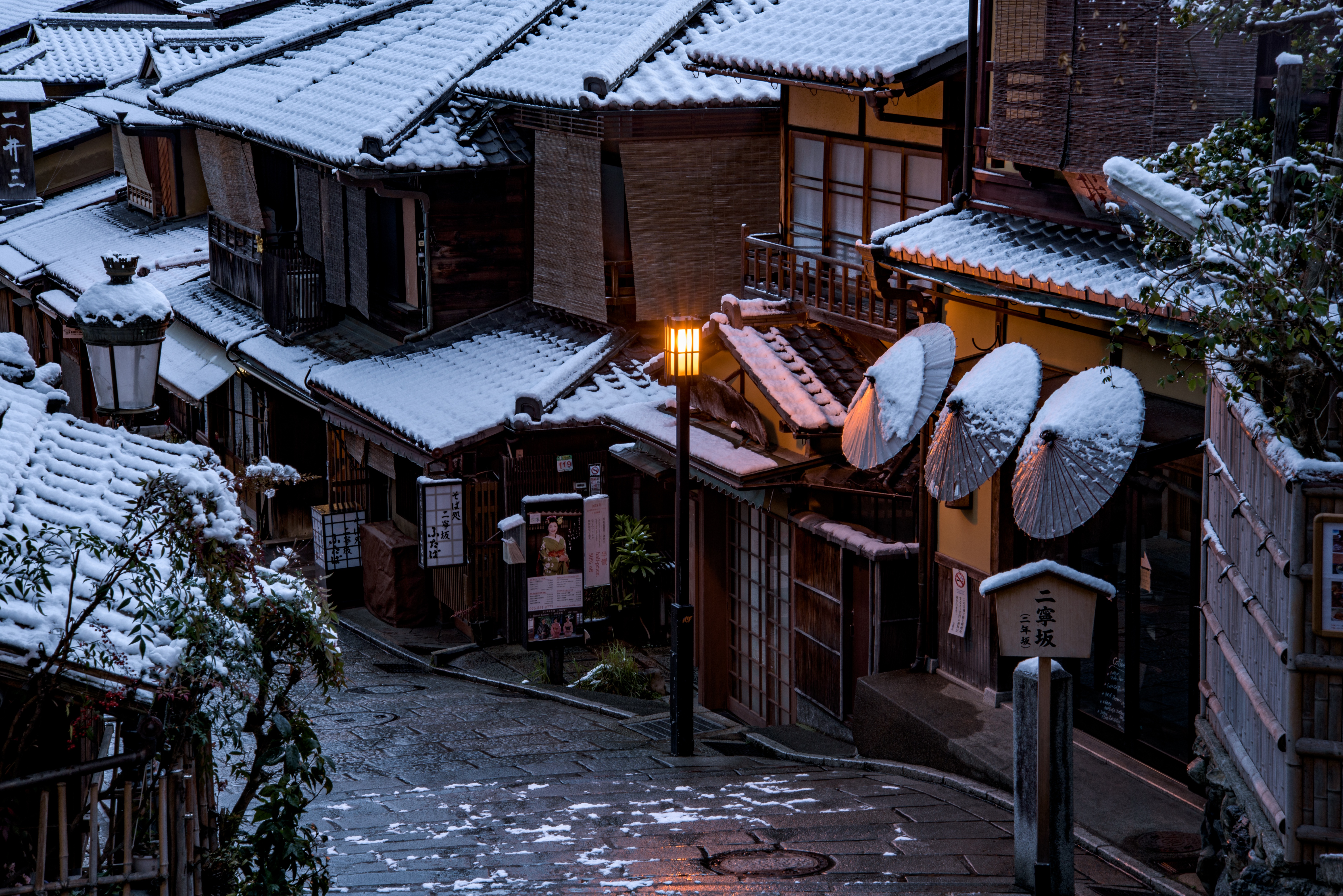 Скачать обои Дома, Зима, Город, Япония, Улица, Киото, раздел город в разреш...