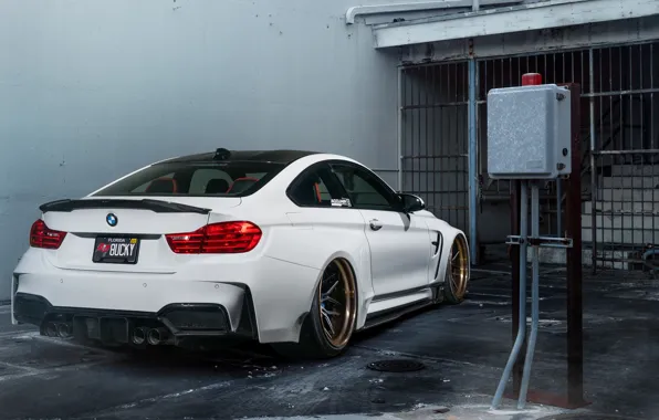 Картинка гараж, BMW, BMW M4
