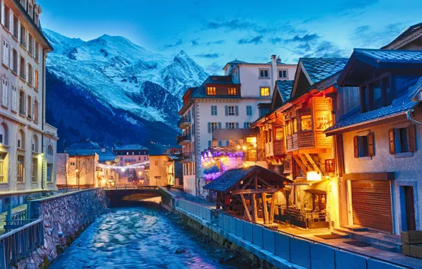Картинка зима, горы, город, Франция, дома, вечер, освещение, канал, Chamonix-Mont-Blanc, Шамони-Мон-Блан