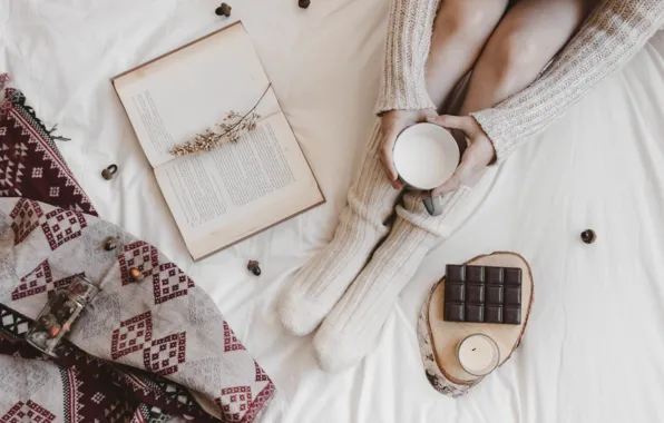 Картинка шоколад, утро, молоко, книга, woman, Chocolate, завтрак в постель