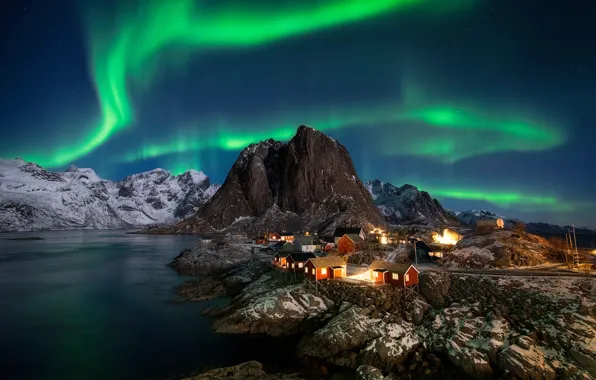 Картинка зима, море, небо, звезды, свет, снег, горы, скалы, остров, северное сияние, Норвегия, поселок, Скандинавия, Лофотенские …