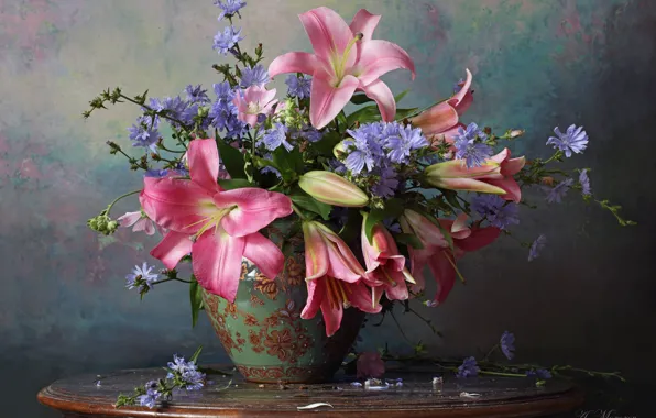 Картинка фон, лилии, букет, ваза, цикорий, Андрей Морозов