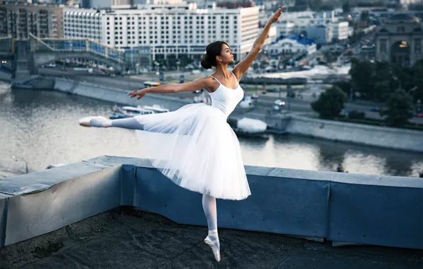 Картинка девушка, город, поза, река, танец, балерина, на крыше, Сергей Прозвицкий