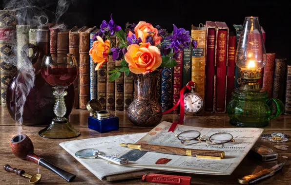 Картинка цветы, стиль, часы, книги, бутылка, лампа, розы, трубка, букет, ручка, ваза, лупа, бокал вина, чернильница