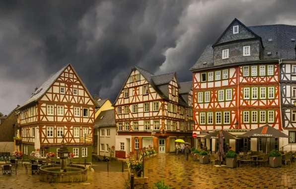 Картинка дождь, пасмурно, здания, дома, Германия, площадь, фонтан, Germany, Wetzlar, Вецлар
