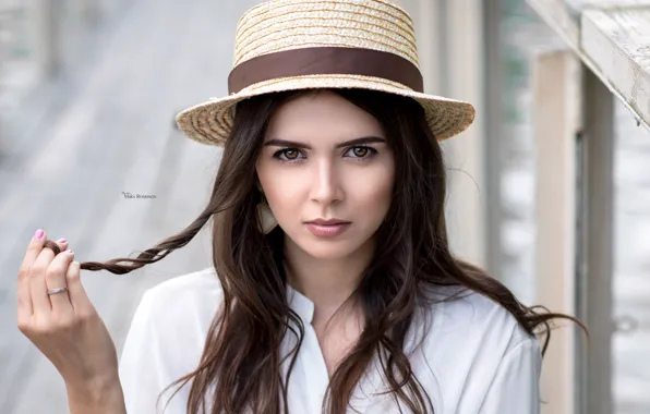 Картинка girl, hat, brown eyes, photo, photographer, model, lips, face, brunette, shirt, portrait, mouth, close up, …