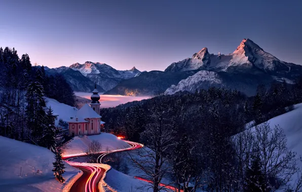 Картинка зима, дорога, снег, пейзаж, горы, природа, холмы, вечер, Бавария, освещение, Альпы, церковь, леса, René Unger