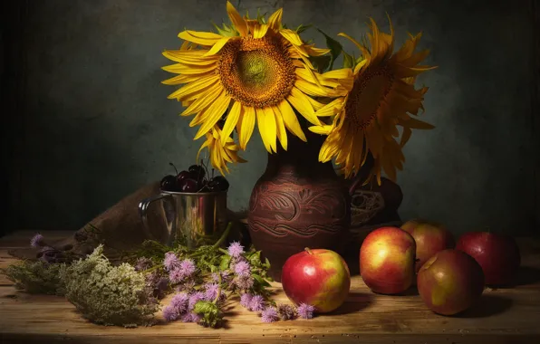 Картинка подсолнухи, цветы, вишня, ягоды, темный фон, стол, яблоки, еда, букет, кружка, посуда, ваза, кувшин, фрукты, …