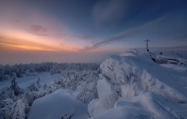 Картинка зима, снег, деревья, пейзаж, закат, горы, природа, Пермский край, Андрей Чиж, гора Крестовая