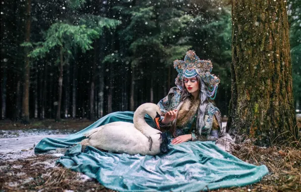 Картинка девушка, снег, поза, дерево, птица, платье, лебедь, кокошник, Александра Савенкова, Екатерина Турчина