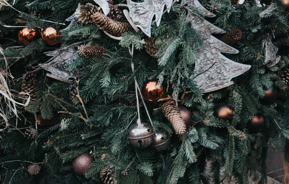 Картинка праздник, елка, новый год, рождество, шарик, украшение, шишки