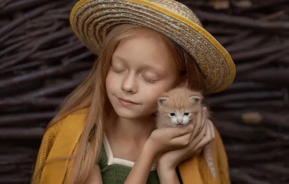 Картинка шляпа, малыш, рыжий, дружба, девочка, котёнок, друзья, закрытые глаза, Елена Михайлова