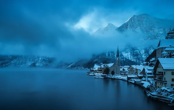 Картинка зима, лес, небо, облака, снег, деревья, горы, синий, город, туман, озеро, синева, голубой, берег, цвет, …