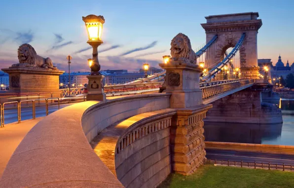 Картинка дорога, мост, река, вечер, фонари, light, львы, статуи, river, evening, Венгрия, Будапешт