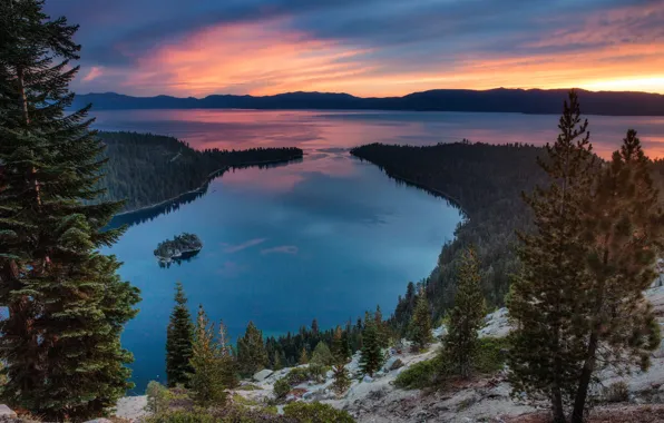 Картинка деревья, пейзаж, горы, природа, озеро, камни, утро, США, леса, Тахо, Tahoe Lake, Сьера-Невада
