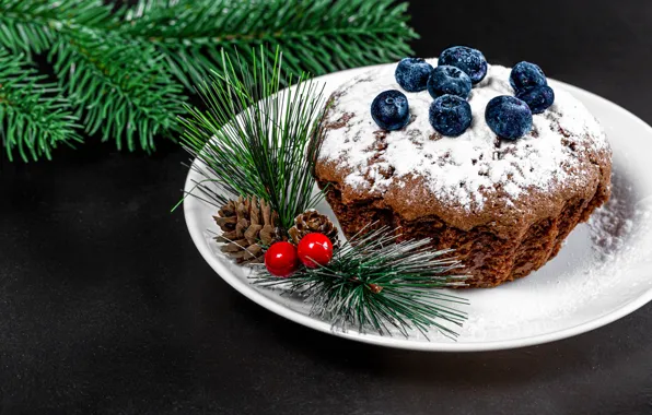 Картинка ягоды, тарелка, Рождество, Новый год, шишки, кекс, веточки, сахарная пудра, голубика, еловые ветки