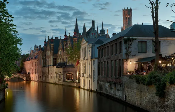 Картинка город, дома, вечер, освещение, канал, Бельгия, Брюгге
