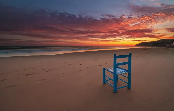 Картинка море, закат, берег, стул