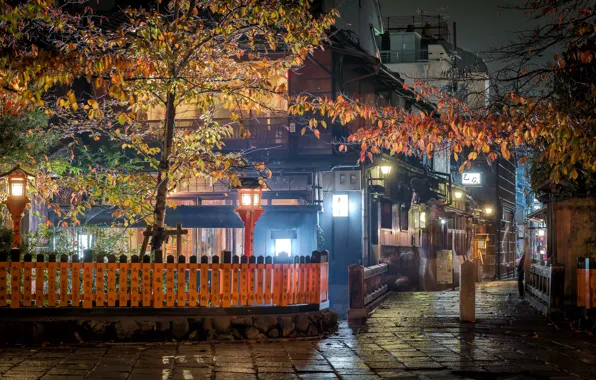 Картинка ночь, город, улица, дома, Япония, освещение, фонари, Киото, заборчик