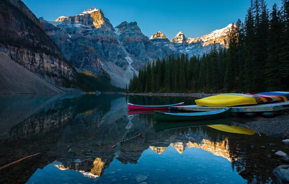 Картинка пейзаж, горы, природа, озеро, отражение, камни, скалы, вершины, лодки, Канада, Альберта, Alberta, Canada, леса, национальный …