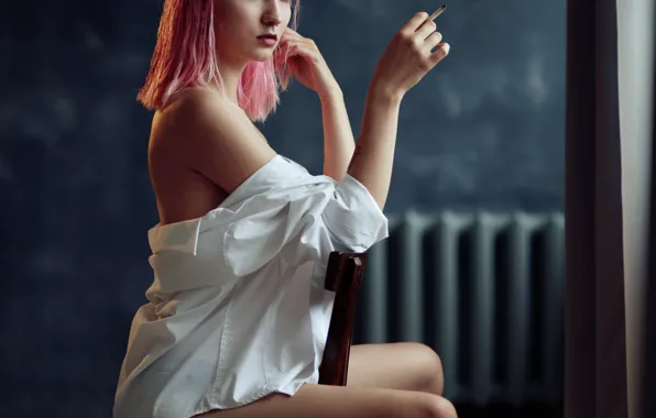 Картинка взгляд, девушка, поза, рука, сигарета, стул, плечо, розовые волосы, Настя, Евгений Булатов