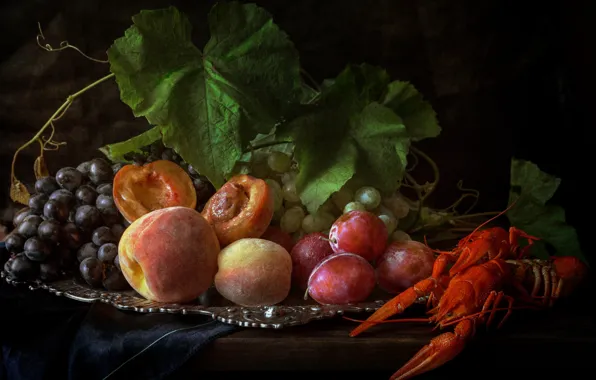 Картинка виноград, фрукты, натюрморт, персики, сливы, поднос, раки