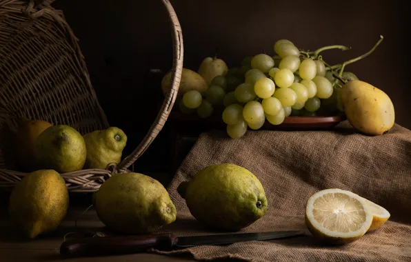 Картинка корзина, виноград, нож, натюрморт, груши, мешковина, лимоны