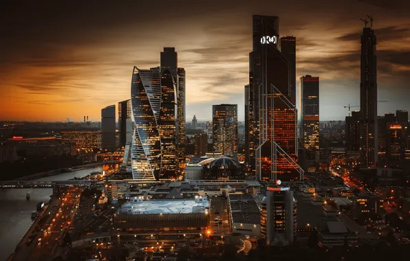 Картинка осень, закат, город, река, здания, дома, вечер, освещение, Москва, небоскрёбы, мегаполис, Москва-Сити, бизнес-центр