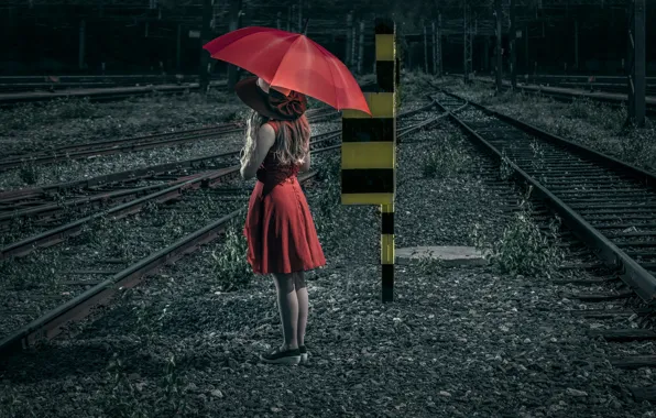 Картинка девушка, зонт, железная дорога