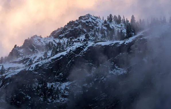 Картинка зима, небо, снег, деревья, закат, горы, природа, туман, скалы, вечер