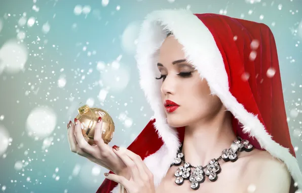 Картинка девушка, снежинки, лицо, фон, праздник, игрушка, новый год, рождество, шарик, ожерелье, руки, макияж, капюшон, снегурочка, …