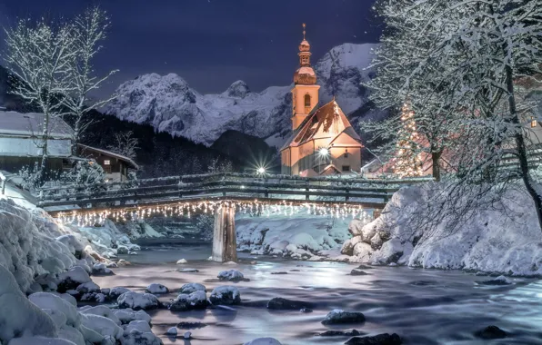 Картинка зима, небо, снег, пейзаж, горы, ночь, природа, река, звёзды, Германия, освещение, Альпы, церковь, мостик, Berchtesgaden, …
