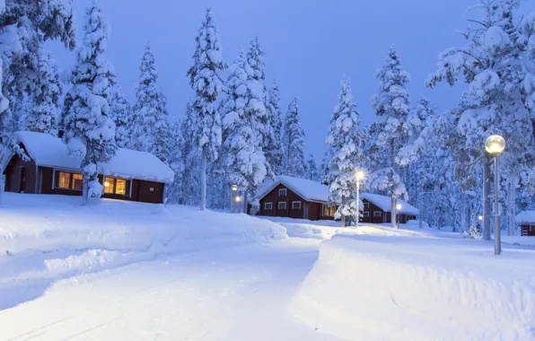 Картинка зима, дорога, снег, деревья, пейзаж, природа, дома, вечер, ели, освещение, фонари, Финляндия, Лапландия