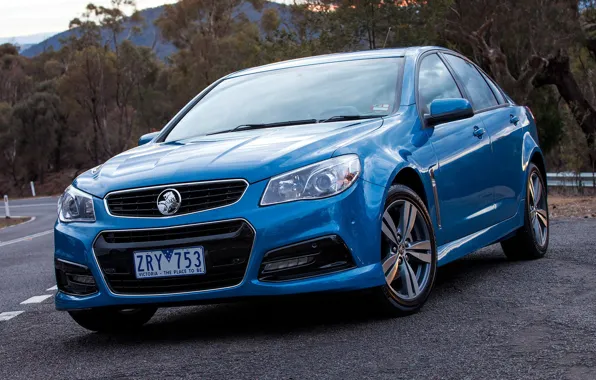 Картинка car, машина, асфальт, фары, седан, диски, спереди, синяя, blue, Holden, Холден, Holden Commodore SV6, Holden …