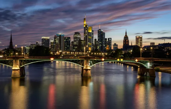 Картинка небо, мост, огни, река, здания, дома, вечер, Германия, фонари, Франкфурт-на-Майне