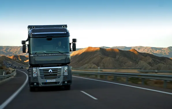 Картинка движение, чёрный, трасса, грузовик, Renault, вид спереди, Magnum, седельный тягач, 4x2, Renault Trucks