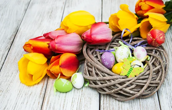 Картинка цветы, яйца, colorful, Пасха, тюльпаны, happy, yellow, wood, flowers, tulips, Easter, purple, eggs, decoration