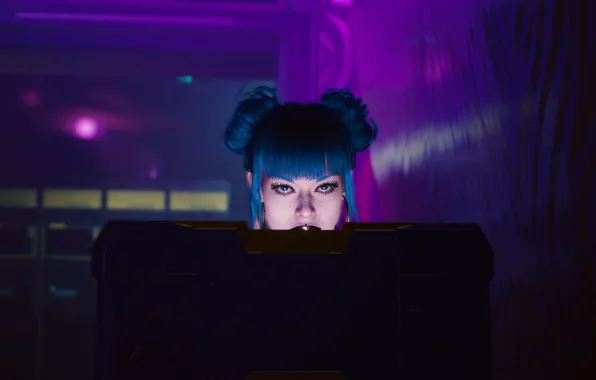 Картинка girl, computer, cyberpunk, lips, look, violet, looking, cyberpunk 2077, reception, Night City