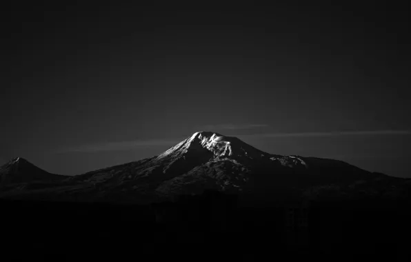 Картинка горы, ночь, темный фон, здания