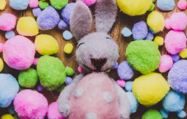 Картинка шарики, улыбка, фон, игрушка, игра, заяц, позитив, желтые, кролик, зеленые, розовые, зайчик, разноцветные, сиреневые, сувенир, …