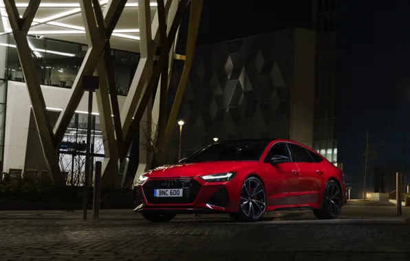 Картинка Audi, здание, вечер, RS 7, 2020, UK version, RS7 Sportback
