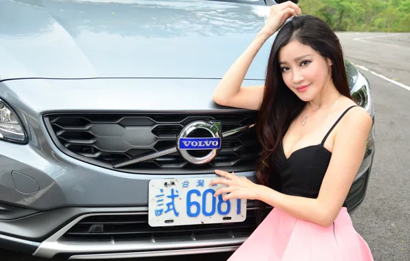Картинка авто, взгляд, Девушки, азиатка, красивая девушка, Volvo V60, позирует над машиной