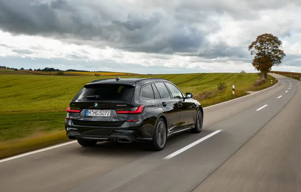 Картинка дорога, поле, трава, чёрный, BMW, 3-series, универсал, 3er, 2020, 2019, G21, M340i xDrive Touring