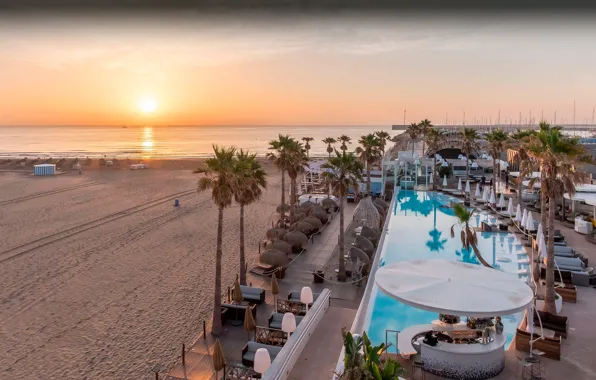 Картинка море, закат, пальмы, бассейн, отель, Испания, Валенсия, Marina Beach Club
