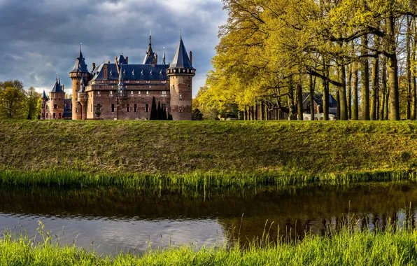 Картинка осень, небо, трава, вода, солнце, облака, деревья, тучи, парк, замок, канал, Нидерланды, De Haar Castle